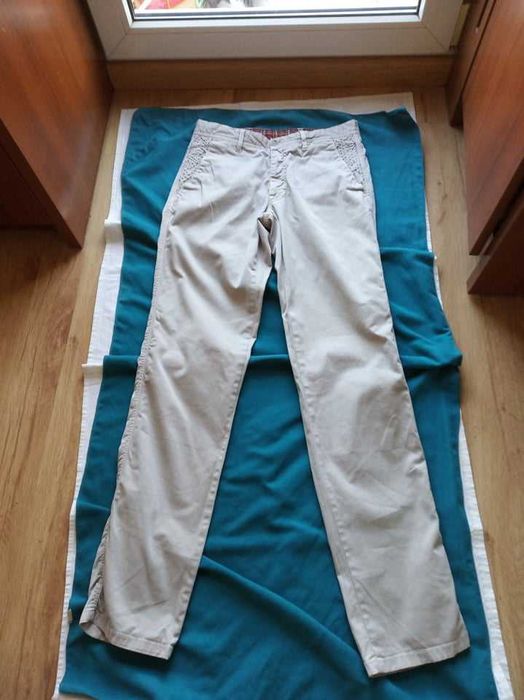 Spodnie beżowe typu dżinsy 38/30 - M/L - 'Massimo Dutti".