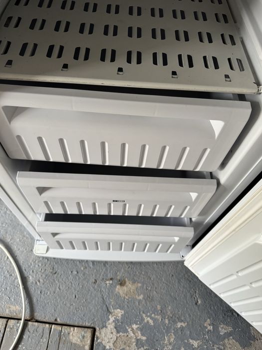 Морозильна камера indezit вертикальна