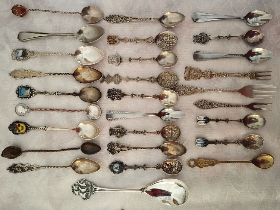 Сувенірні посріблені ложки