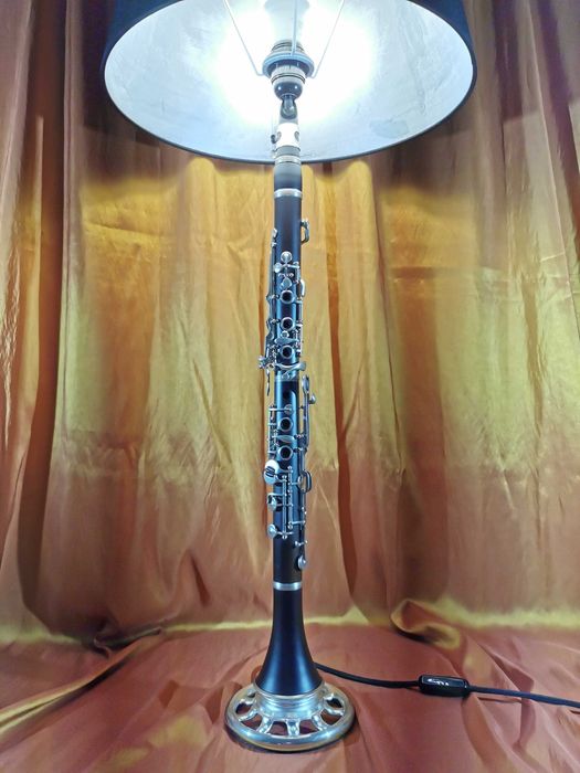 Оригинальная настольная лампа для любителей музыки и винтажа