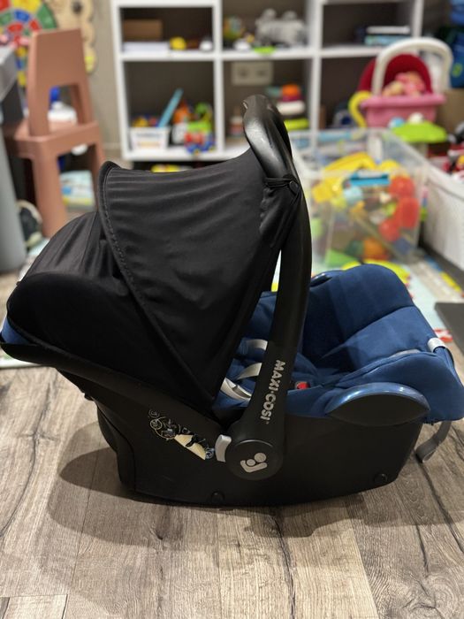 Люлька автокрісло Maxi-Cosi CabrioFix з базою ISOFIX — дуже зручна
