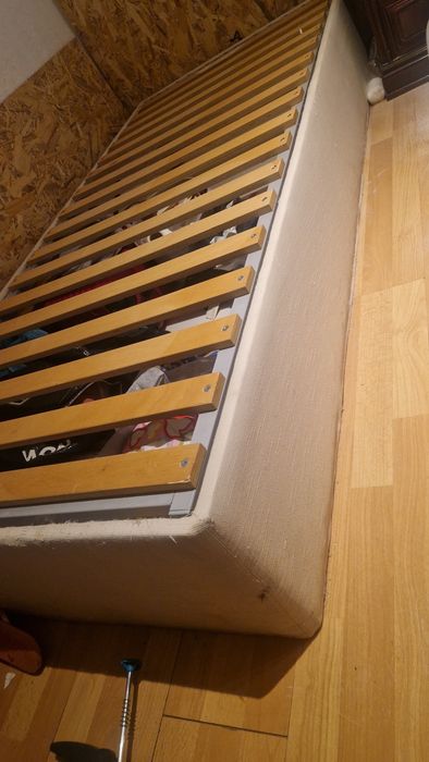Cama com arrumação