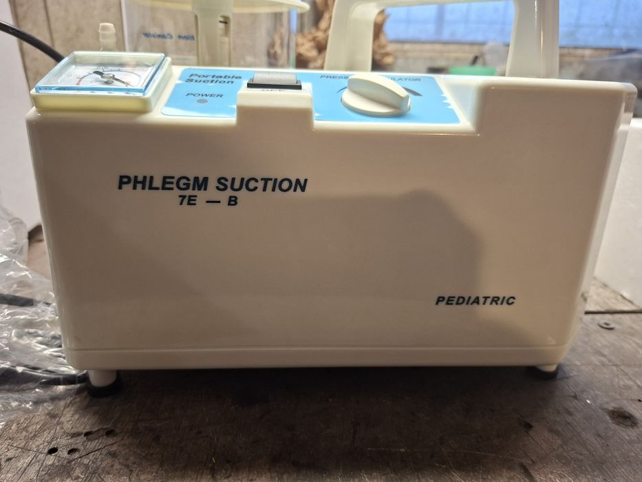 Medyczne,elektryczne urzadzenie ssące 7E-B