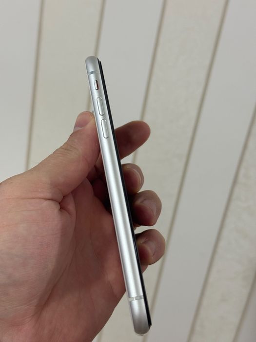 iPhone XR телефон