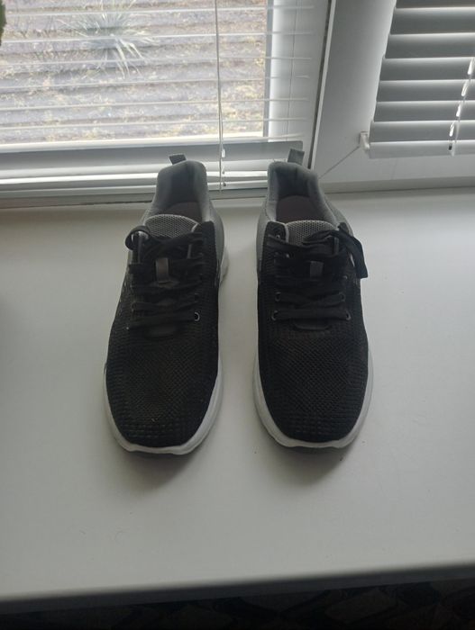 Кроссовки летние в новом состоянии