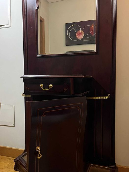 Bengaleiro com espelho