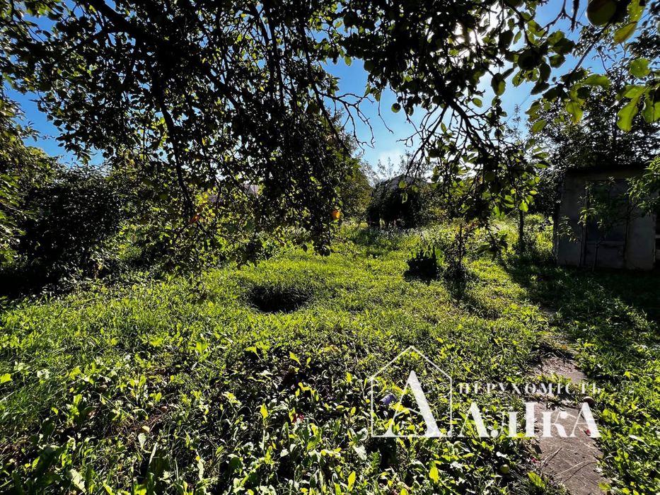 Продам двоповерхову частину будинку