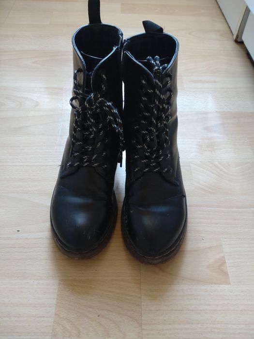 Czarne buty a'la Martensy