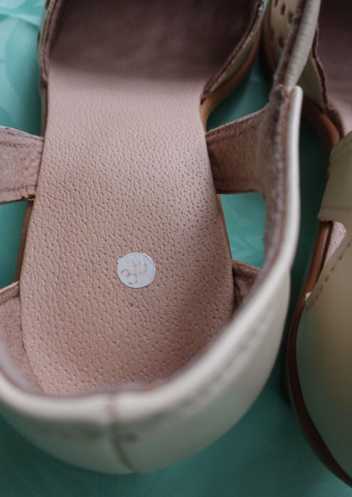 Nowe beżowe buty damskie ze skóry ,R-36, długość wkładki ok.24 cm