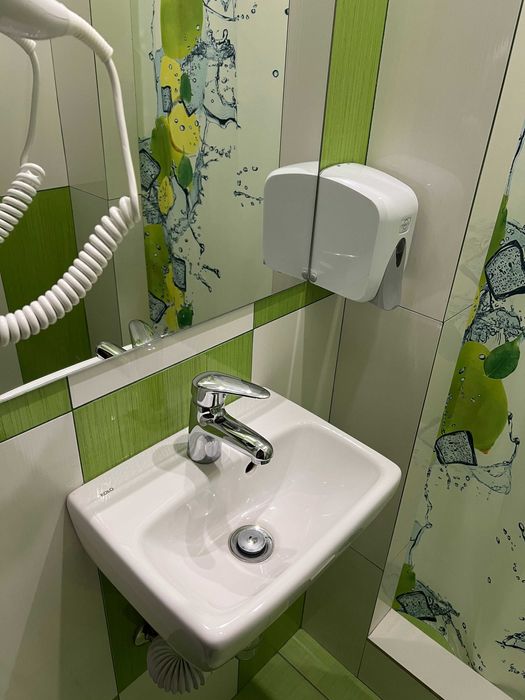 Окрема кімната на Костанайській, Голосіївський район — усе поруч