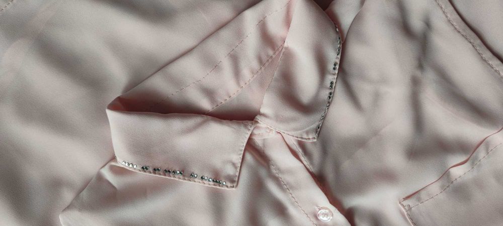 Bluzeczka z zdobionym kołnierzykiem