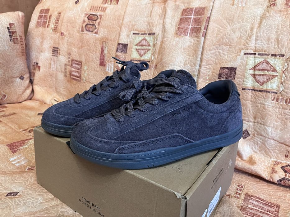 Продам кроссовки Stone Island