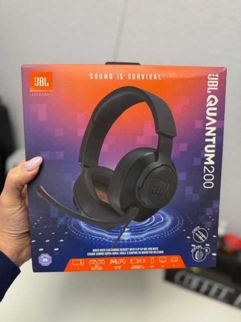 Nowy wokółuszny zestaw słuchawkowy JBL Quantum 200