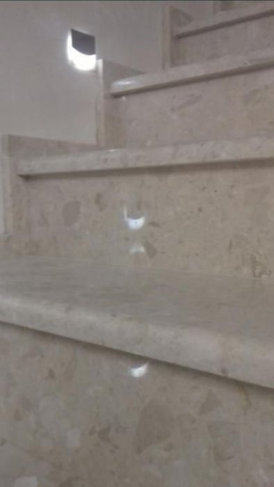 Schody parapety z kamienia granitu marmuru lub konglomeratu