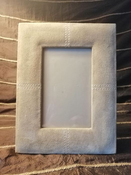 Moldura em pele creme