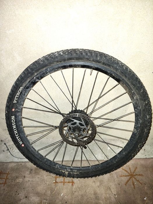 Rodas e suspensão de bicicleta