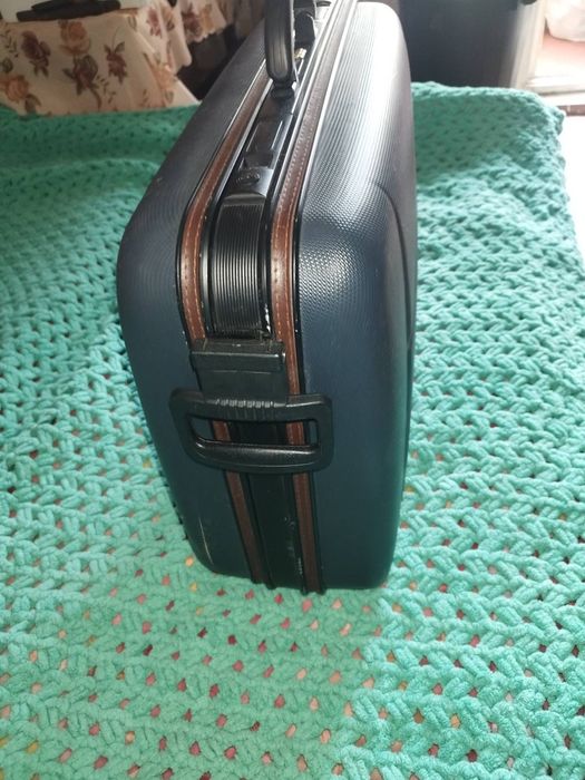 Продам чимодан за 600гривень.