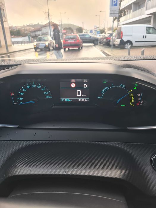 Peugeot E 2008 como novo