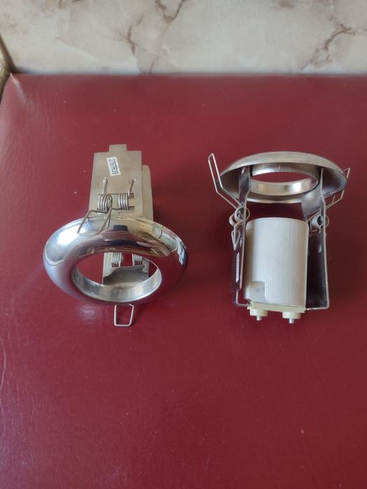 Продам светильник потолочный патрон для лампочки