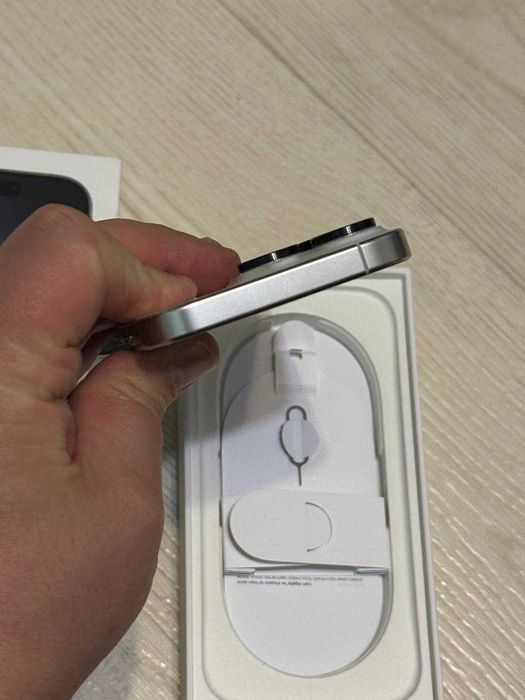 Iphone 16 pro 512 White Sim Батарея 96% 303 цикла  900$