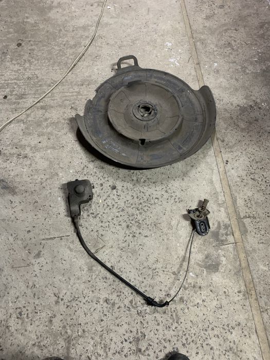 Продам кронштейн запаски віто 639