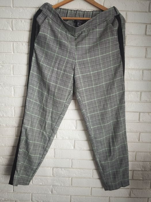 Primark Stylowe spodnie cygaretki w kratę z lampasam