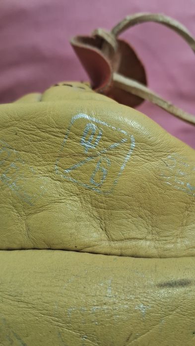 М'яч футбольний,волейбольний,шкіряний,новий