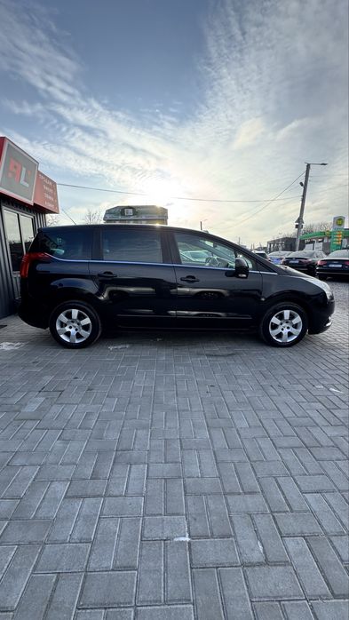 Peugeot Пежо 5008 2010 р 1,6 бенз 5МКПП Панорама