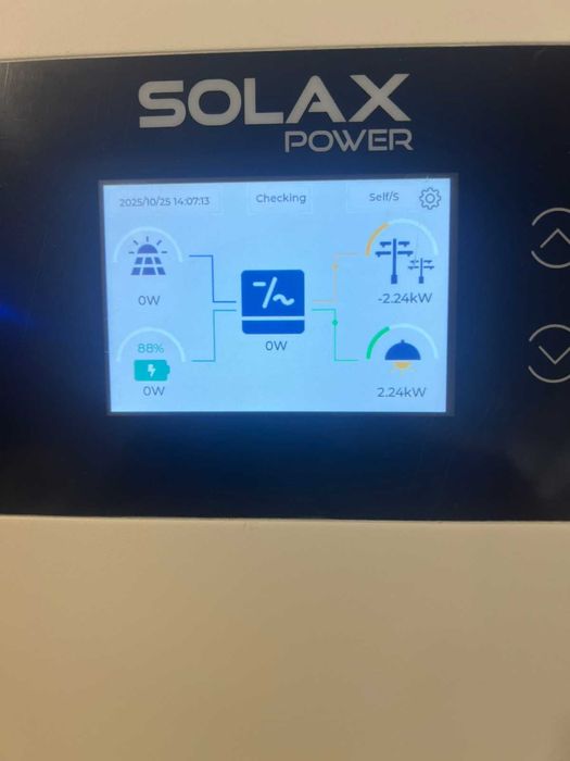 Монтаж систем безперебійного живлення SOLAX для вашої оселі