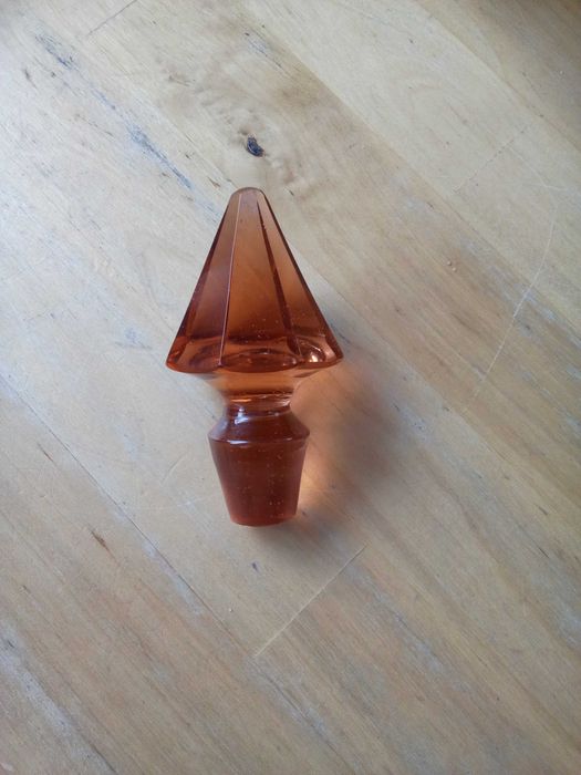 Stary, szklany, rozalinowy korek do karafki. Art Deco.