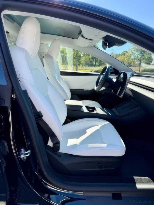 Tesla Model 3 Long Range      2025