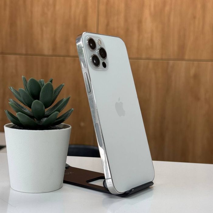 Продам Apple iPhone 12 Pro 256GB Silver Neverlock у відмінному стані