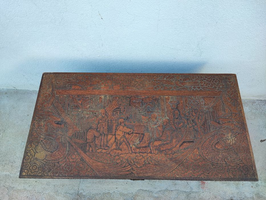 Arca em madeira maciça