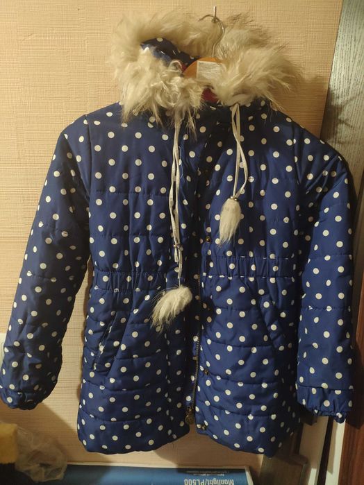 Зимняя курточка на девочку 6-8лет