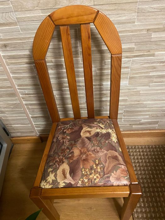 Mesa de jantar em Pinho francês maciço extensível com 6 cadeiras