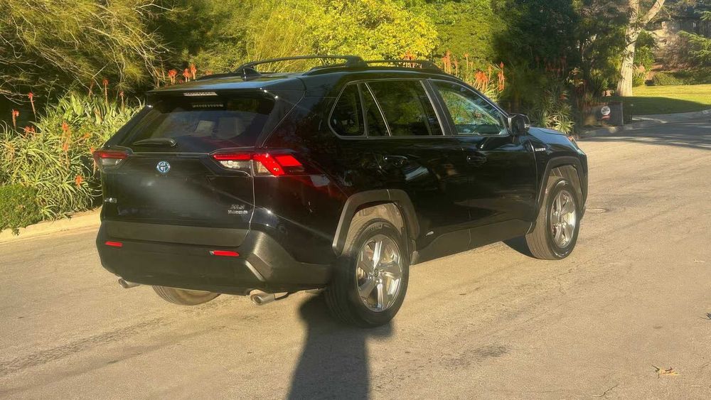 Toyota RAV4 Hybrid XSE      2021