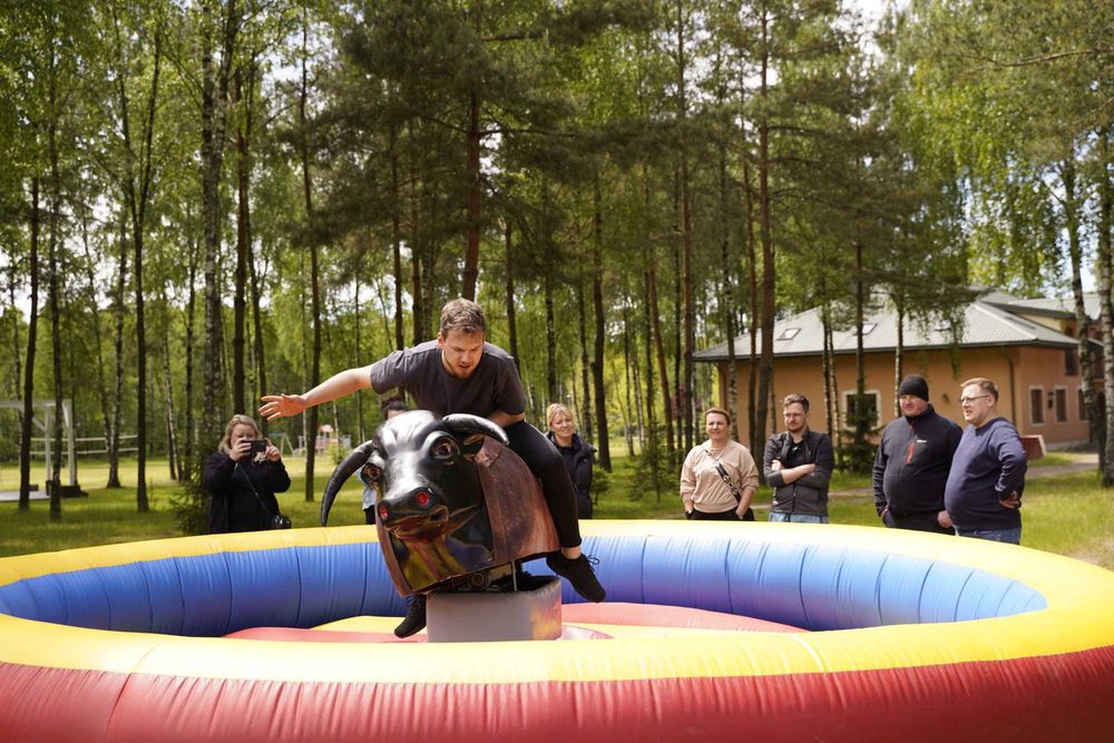 Mechaniczny dmuchany byk rodeo symulator western country