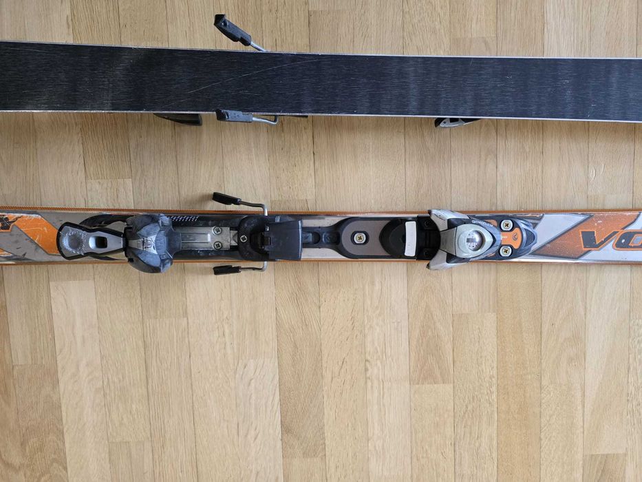 Narty zjazdowe męskie Volant Gravity 180 cm naostrzone i nasmarowane