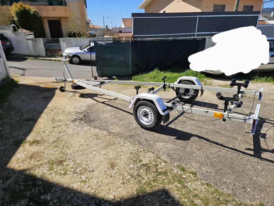 Reboque / atrelado para barco 5.5m ou 6m