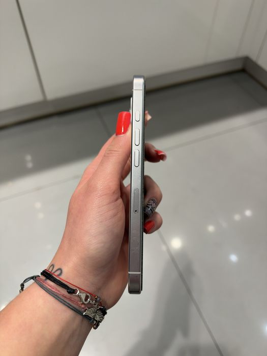 iPhone 16 Pro 128 GB White Titanium | Zadbany | 81% baterii
