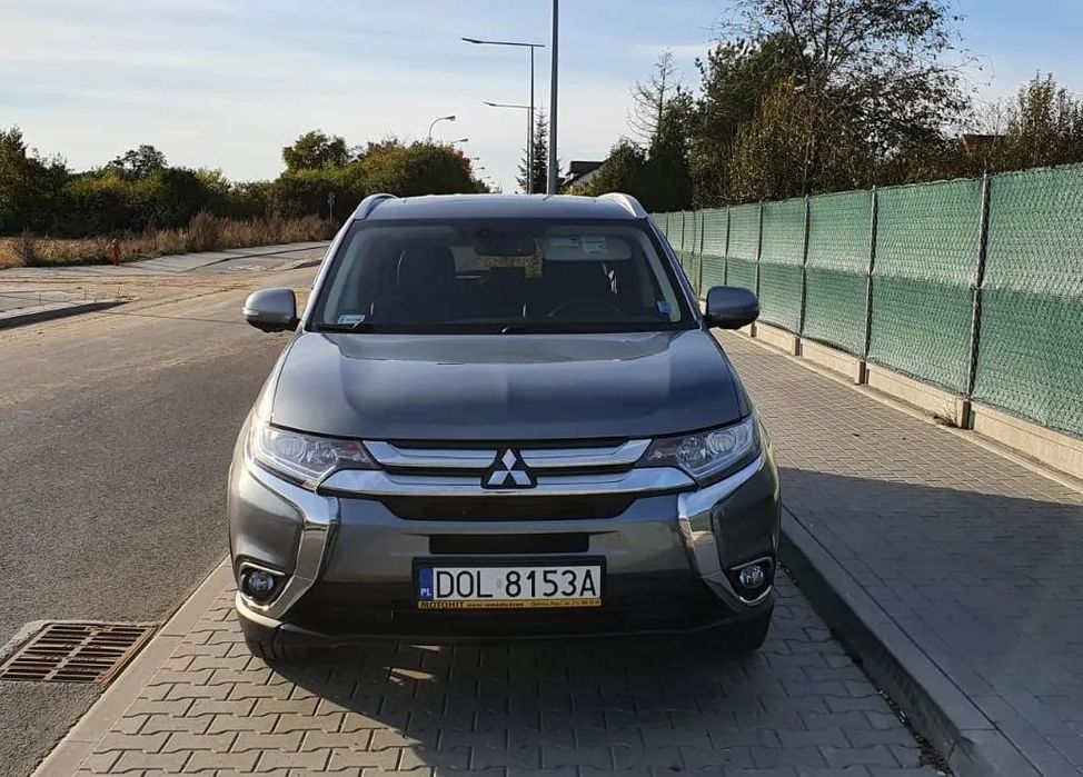 Mitsubishi Outlander 2.4 Benzyna 170 KM, 7 Miejsc, 4x4, Android Auto/Apple Car, Szyberdach
