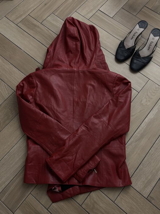Czerwona skórzana kurtka z kapturem Venatto - Fashion Leather