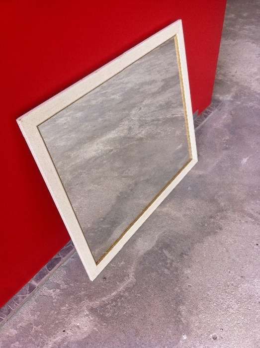 Moldura branca usada