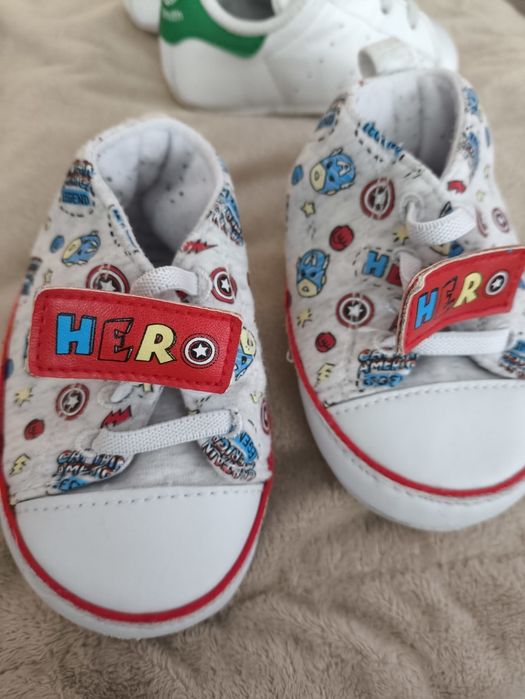 2 pares de sapatilhas para bebe