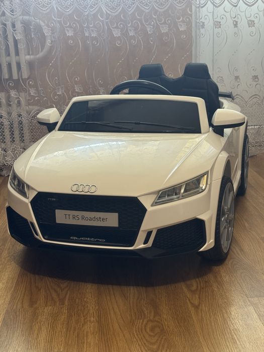 Продам детский электроавтомобиль Audi TT RS Quattro