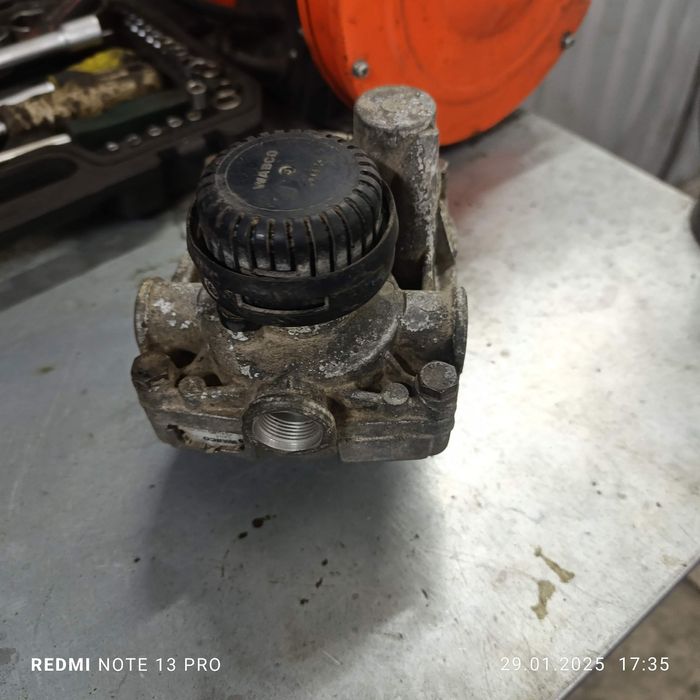 Кран передних тормозов на Daf