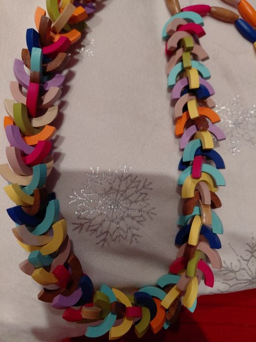 Drewniane korale kolorowe