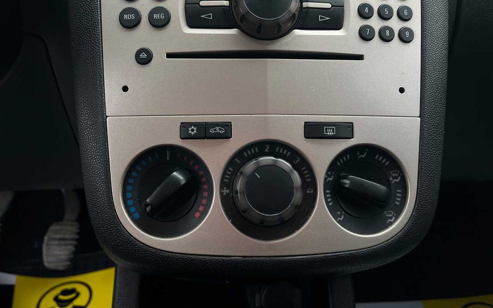 Opel Corsa 2009 року