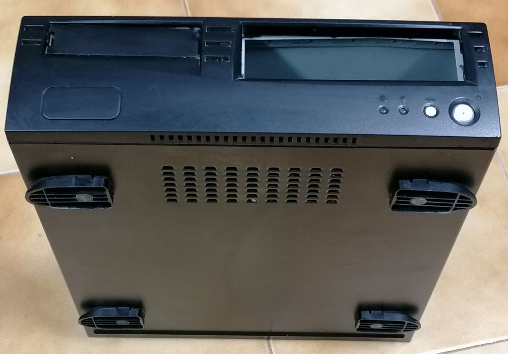 Caixa horizontal com fonte para pc com licença Windows