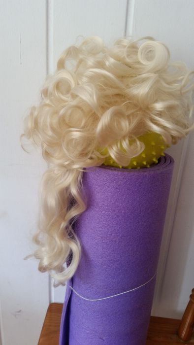 Peruka profesjonalna - lokowana blond długa